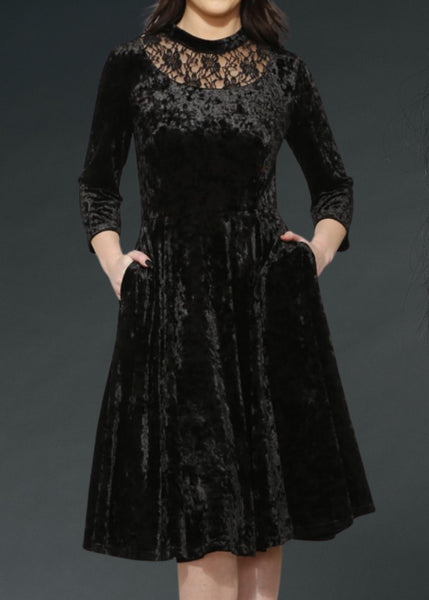 Schwarzes Gothic-Kleid aus Samt mit Spitzendetails